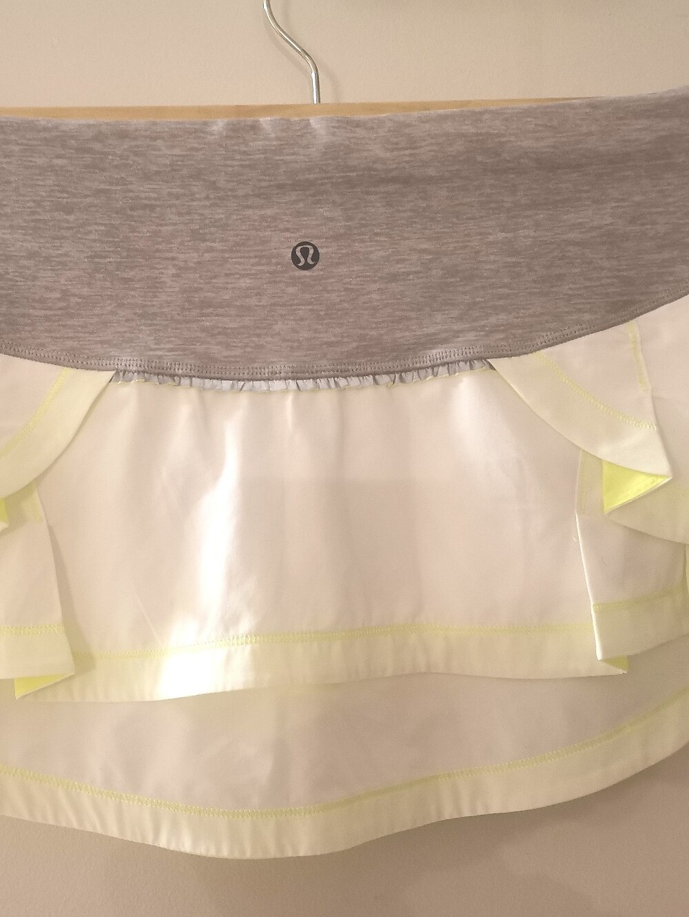 ✨Lululemon Athletica✨ White Tenniscore skirt Gray waistband Neon Yellow trim